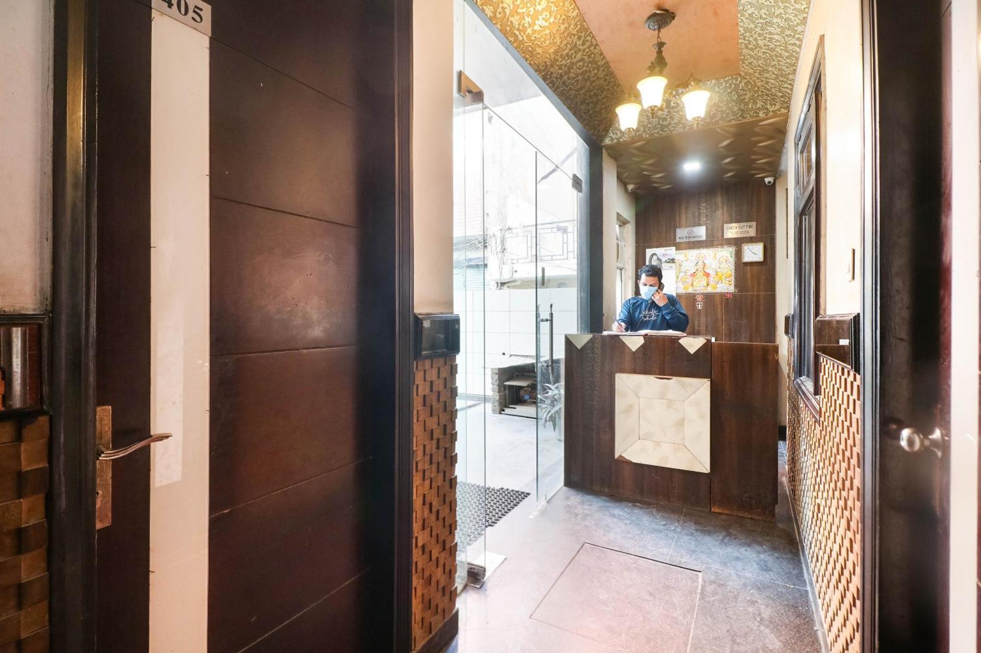 Spot On Hotel Grace Near Star Mall グルガウン エクステリア 写真